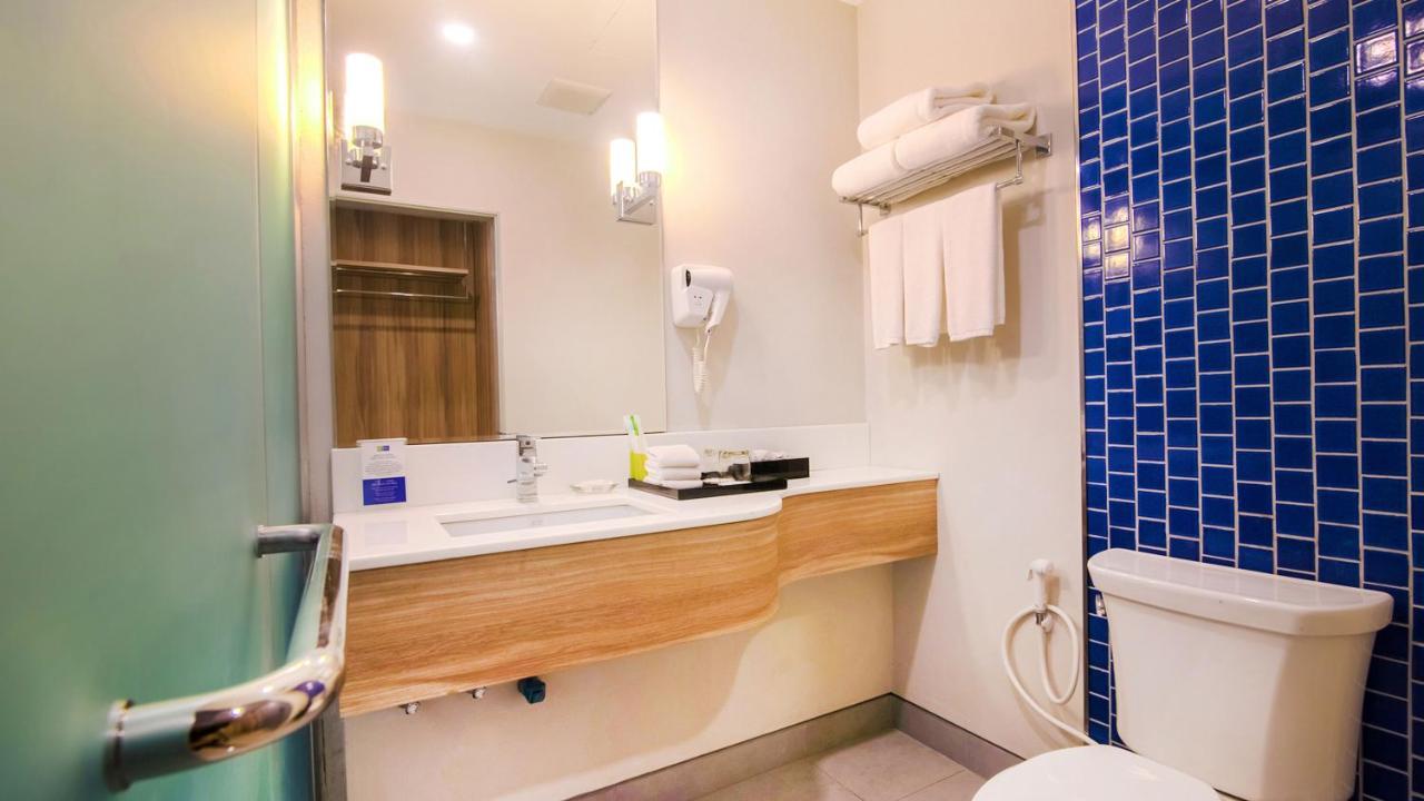 Holiday Style Ao Nang Beach Resort, Krabi Exterior photo